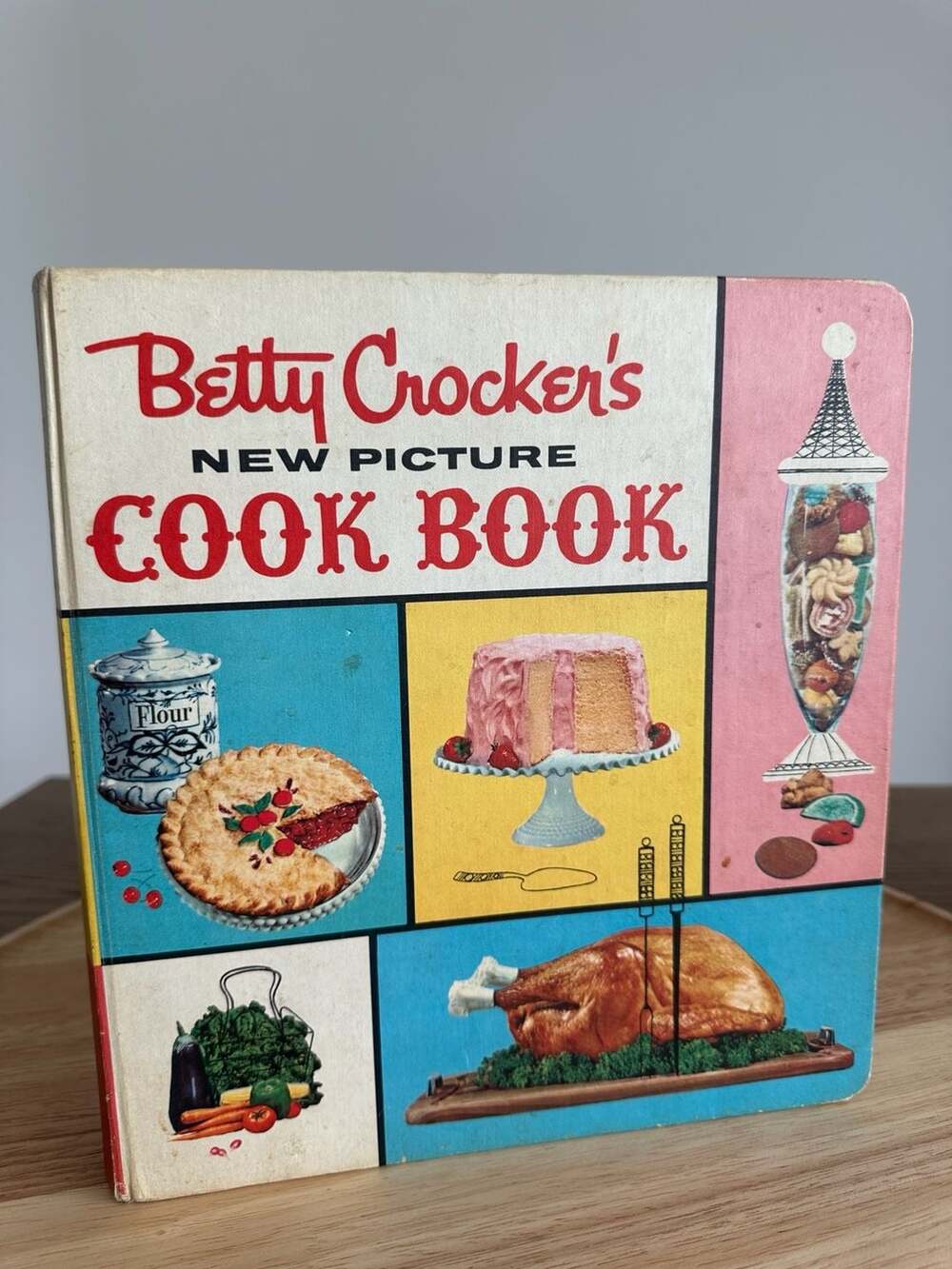 Betty Crocker's New Picture Cook Book, First Edition (1961)
